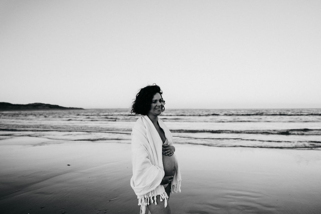Family, Wedding & Newborn Photographer in Melbourne | Gill Juergens Photography | Baby bump at the beach | Gill Juergens Photography
