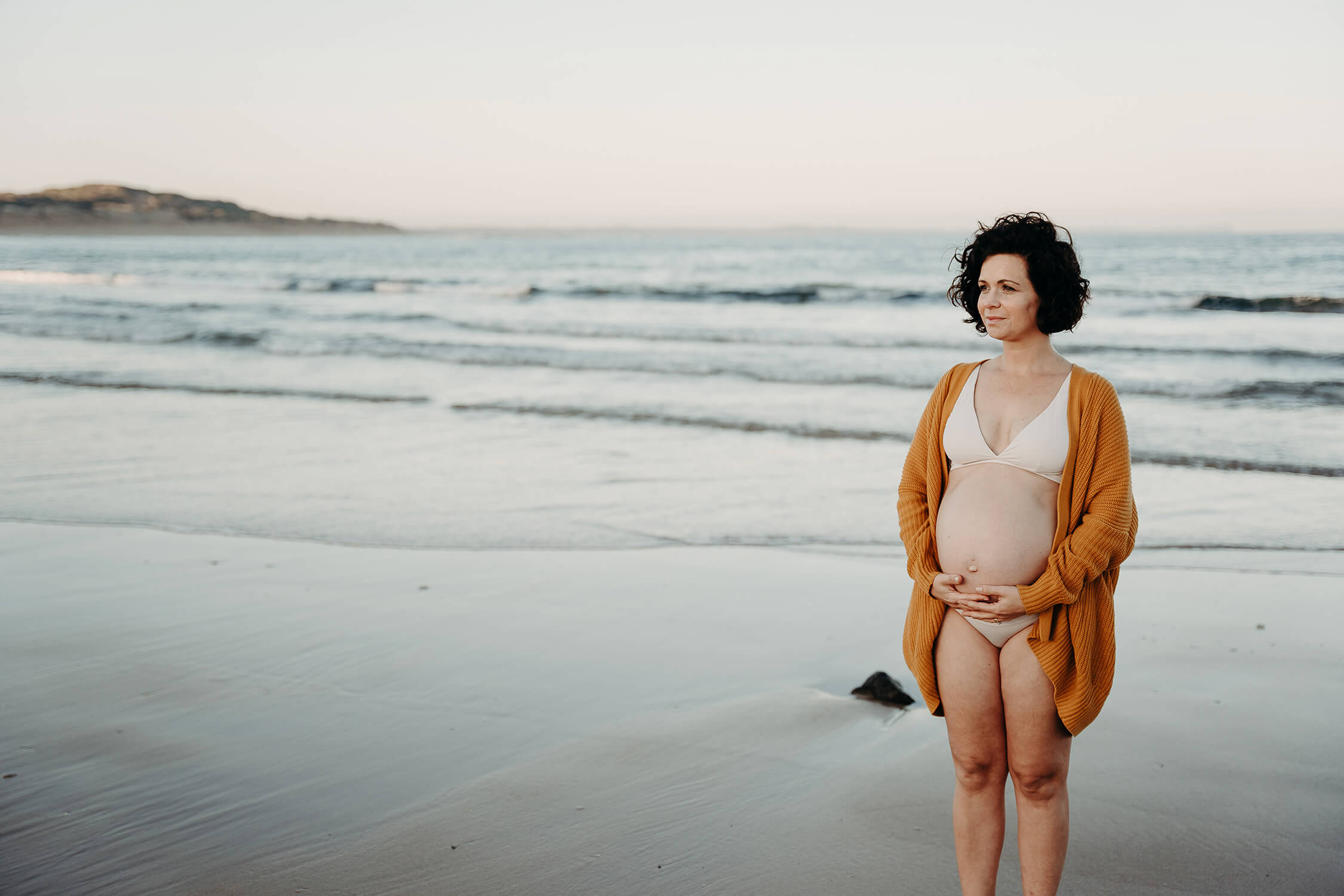 Family, Wedding & Newborn Photographer in Melbourne | Gill Juergens Photography | Baby bump at the beach | Gill Juergens Photography