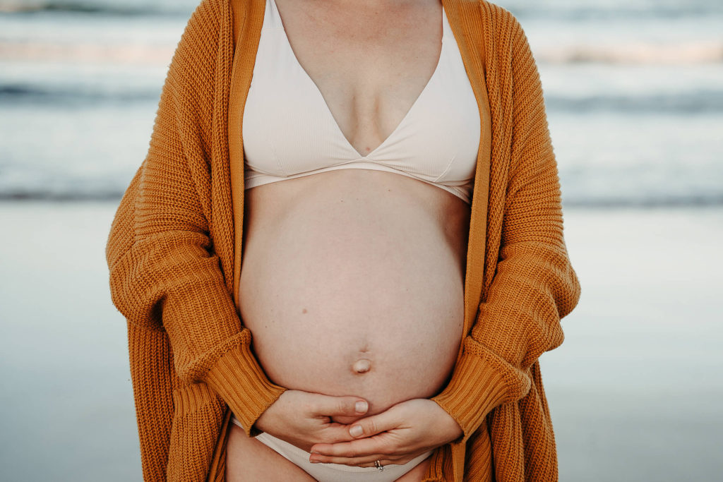 Family, Wedding & Newborn Photographer in Melbourne | Gill Juergens Photography | Baby bump at the beach | Gill Juergens Photography
