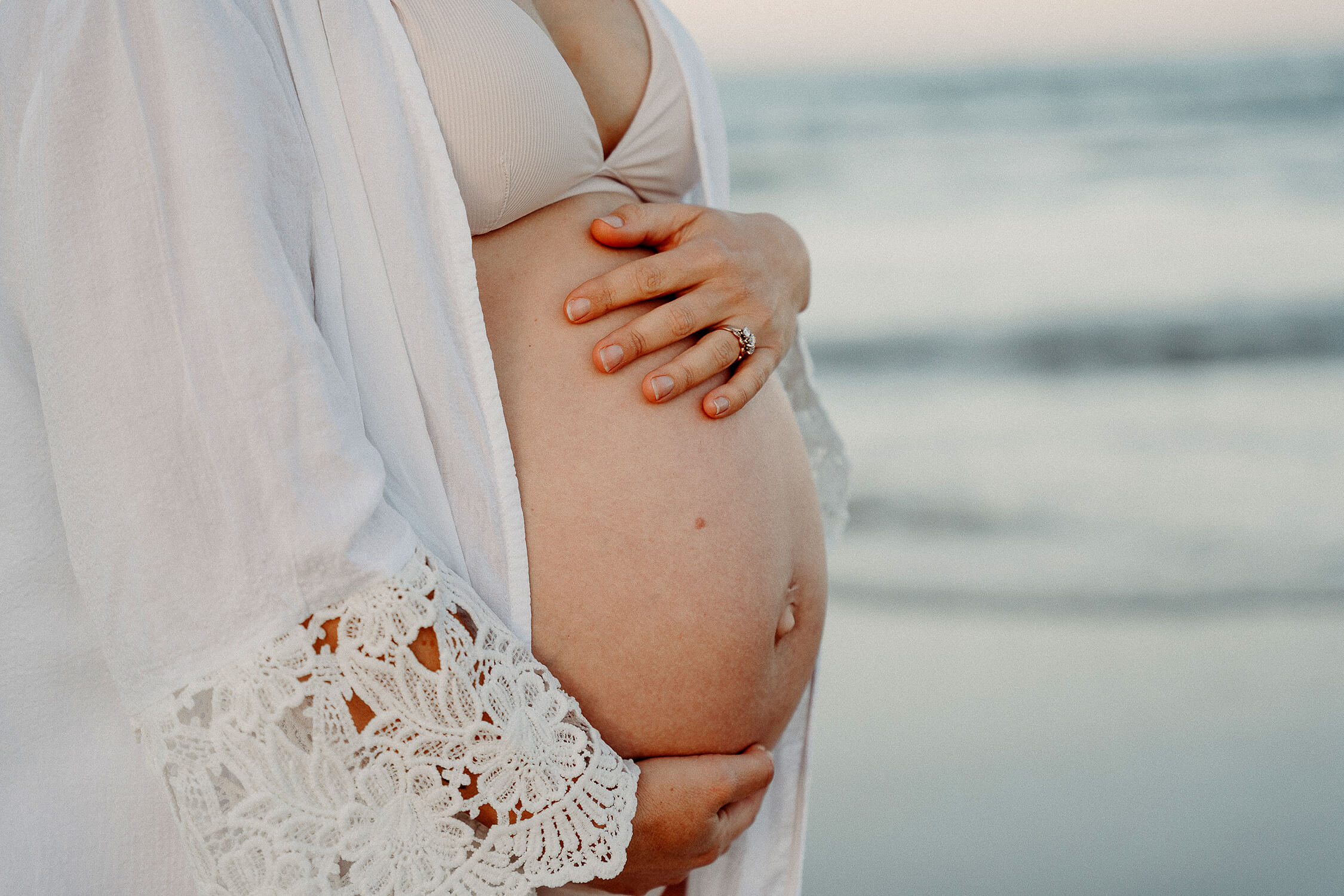 Family, Wedding & Newborn Photographer in Melbourne | Gill Juergens Photography | Baby bump at the beach | Gill Juergens Photography