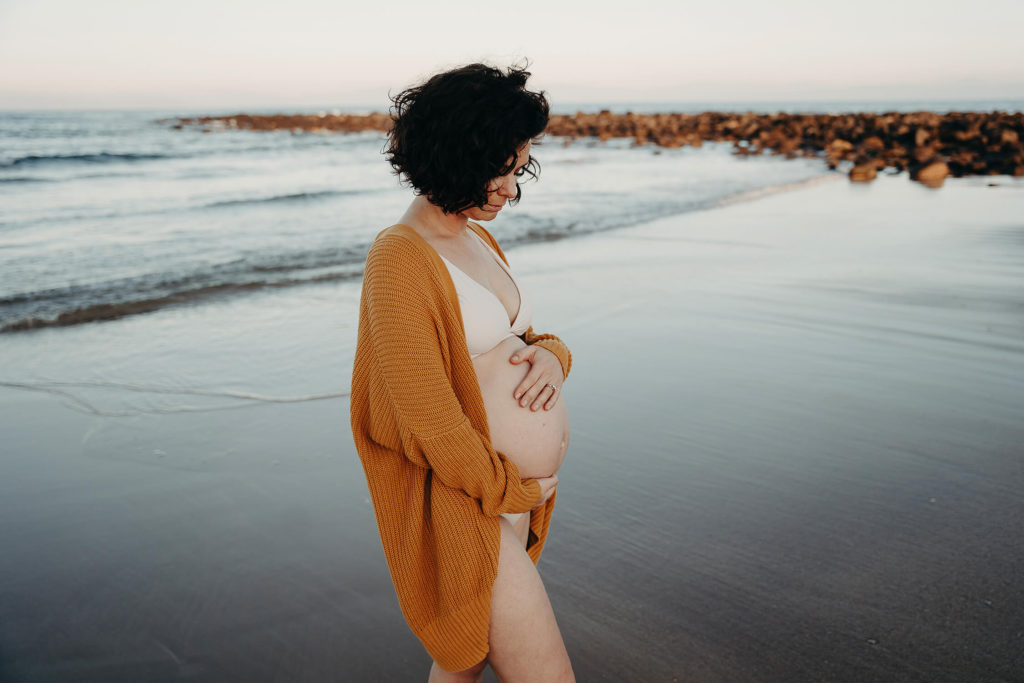 Family, Wedding & Newborn Photographer in Melbourne | Gill Juergens Photography | Baby bump at the beach | Gill Juergens Photography