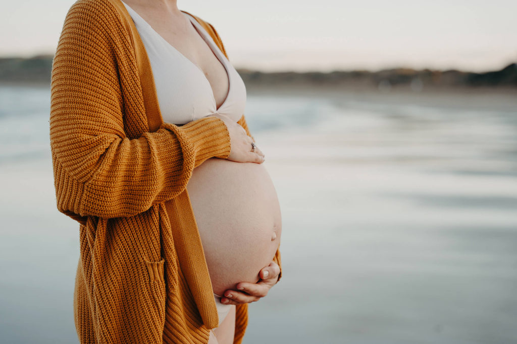 Family, Wedding & Newborn Photographer in Melbourne | Gill Juergens Photography | Baby bump at the beach | Gill Juergens Photography