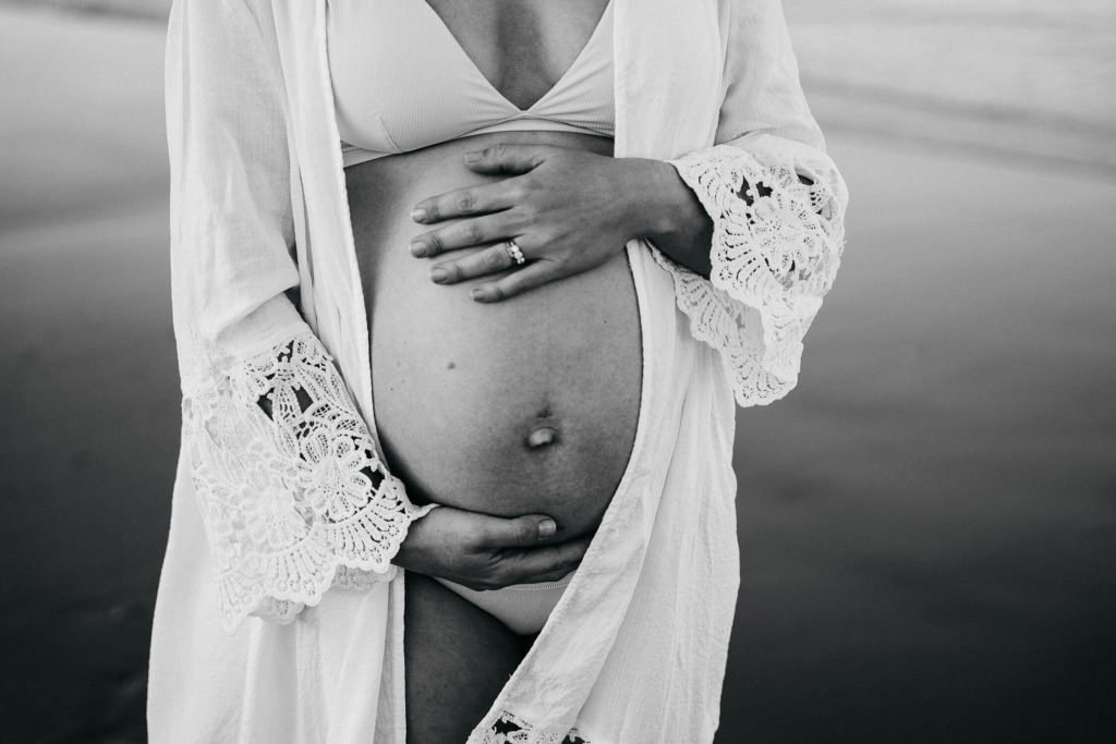 Family, Wedding & Newborn Photographer in Melbourne | Gill Juergens Photography | Baby bump at the beach | Gill Juergens Photography