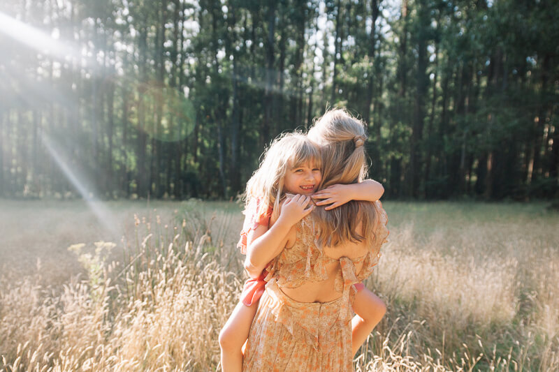 Magic at the foot of the hills with family photos | Gill Juergens Photography