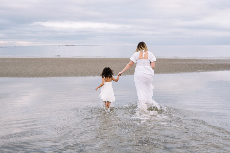 Family, Wedding & Newborn Photographer in Melbourne | Gill Juergens Photography | Family photos especially for mum and daugher | Gill Juergens Photography