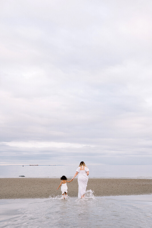 Family, Wedding & Newborn Photographer in Melbourne | Gill Juergens Photography | Family photos especially for mum and daugher | Gill Juergens Photography