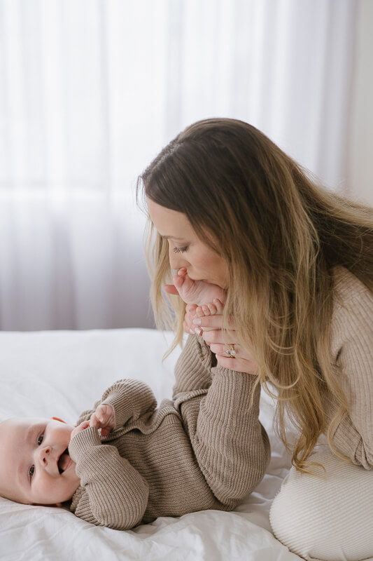 Family, Wedding & Newborn Photographer in Melbourne | Gill Juergens Photography | The 6 month milestone is the perfect time for family photos | Gill Juergens Photography