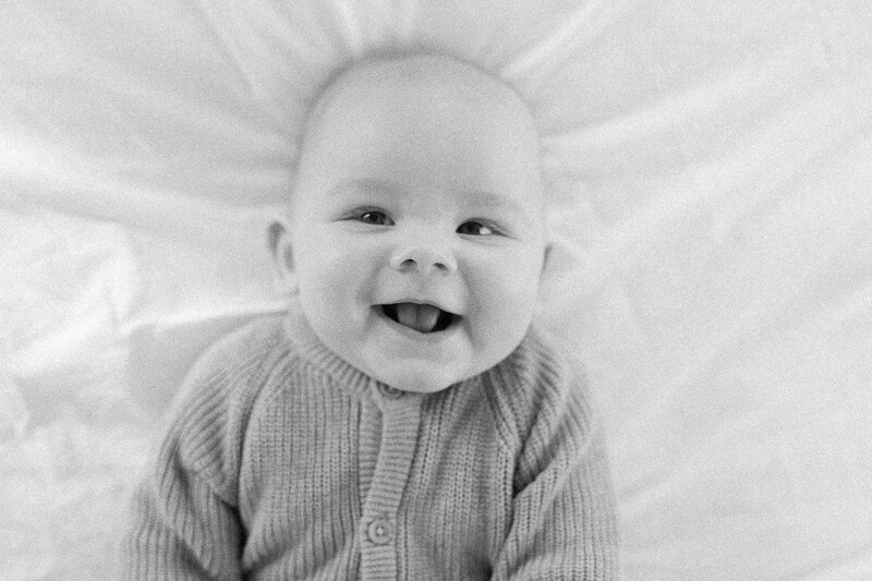 The 6 month milestone is the perfect time for family photos | Gill Juergens Photography