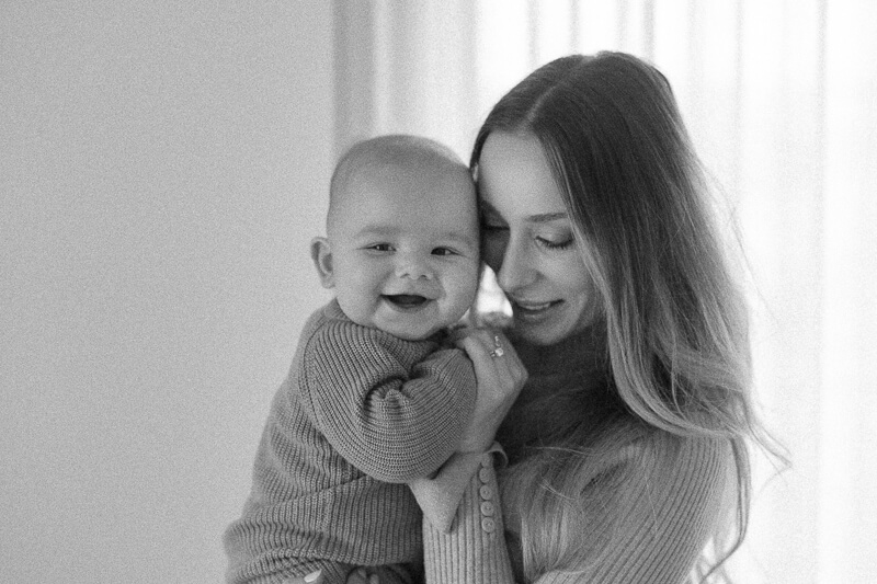 Family, Wedding & Newborn Photographer in Melbourne | Gill Juergens Photography | The 6 month milestone is the perfect time for family photos | Gill Juergens Photography