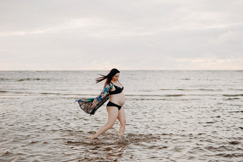 Fun maternity photos at the beach | Gill Juergens Photography