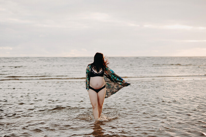 Family, Wedding & Newborn Photographer in Melbourne | Gill Juergens Photography | Fun maternity photos at the beach | Gill Juergens Photography