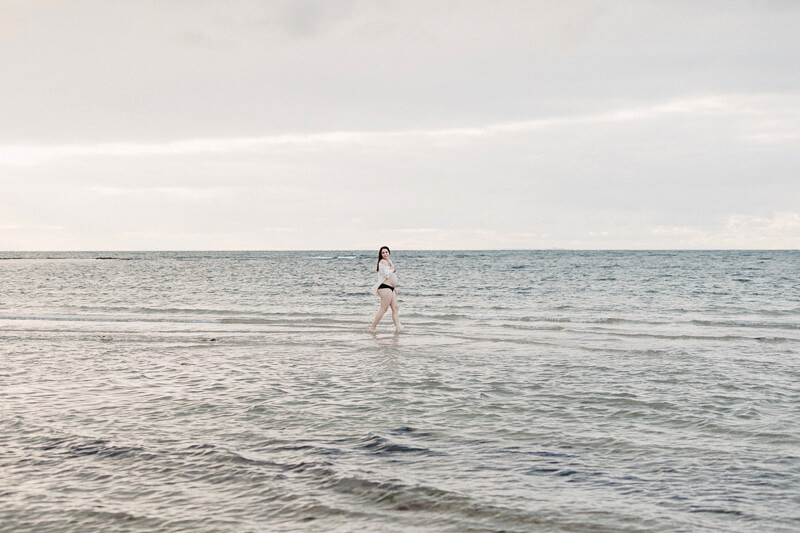 Family, Wedding & Newborn Photographer in Melbourne | Gill Juergens Photography | Fun maternity photos at the beach | Gill Juergens Photography