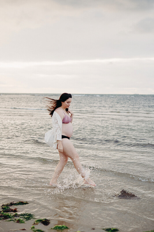 Family, Wedding & Newborn Photographer in Melbourne | Gill Juergens Photography | Fun maternity photos at the beach | Gill Juergens Photography