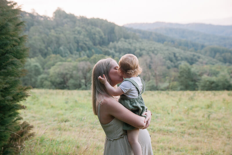 Family, Wedding & Newborn Photographer in Melbourne | Gill Juergens Photography | Maternity photos in Olinda with Louise and her family | Gill Juergens Photography